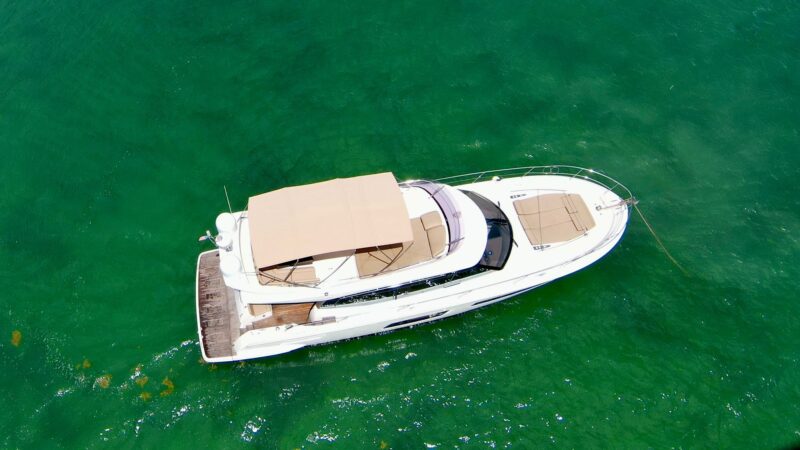 60ft Prestige Yacht available in Miami with 1 jet ski included for one hrs for up to 13 Guest. - Image 2